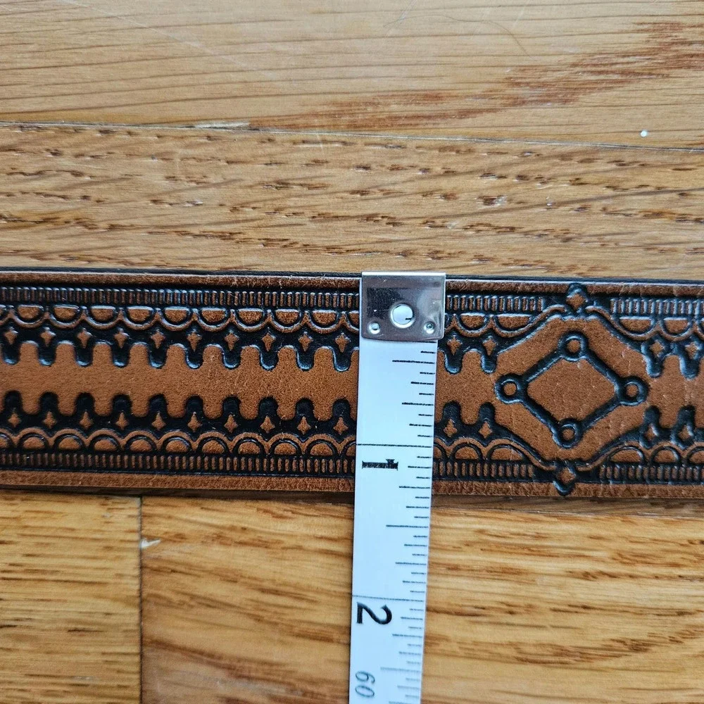 Brown & Black Tooled Leather Belt Size 42 - Picture 6 of 9